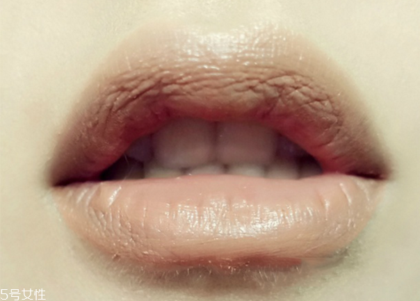 小煙熏妝的畫(huà)法步驟圖解 紫色小煙熏眼妝教程 小煙熏妝的畫(huà)法步驟圖解 紫色小煙熏眼妝教程