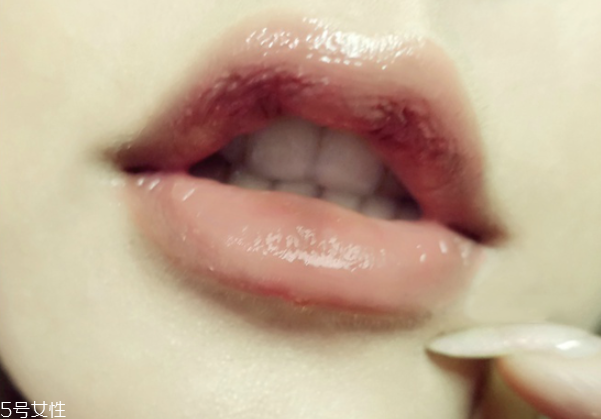 小煙熏妝的畫(huà)法步驟圖解 紫色小煙熏眼妝教程 小煙熏妝的畫(huà)法步驟圖解 紫色小煙熏眼妝教程