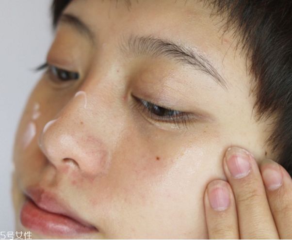 小煙熏妝的畫(huà)法步驟圖解 紫色小煙熏眼妝教程 小煙熏妝的畫(huà)法步驟圖解 紫色小煙熏眼妝教程