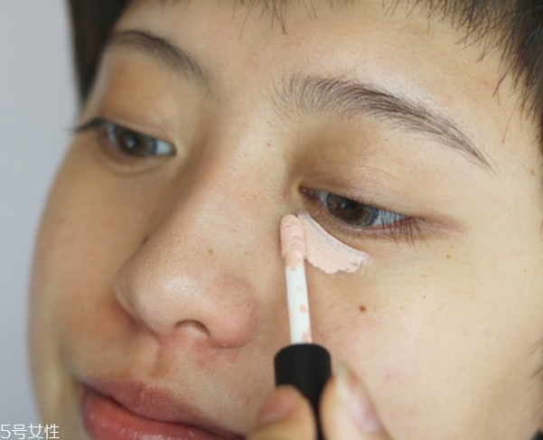 小煙熏妝的畫(huà)法步驟圖解 紫色小煙熏眼妝教程 小煙熏妝的畫(huà)法步驟圖解 紫色小煙熏眼妝教程