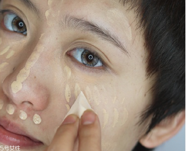 小煙熏妝的畫(huà)法步驟圖解 紫色小煙熏眼妝教程 小煙熏妝的畫(huà)法步驟圖解 紫色小煙熏眼妝教程