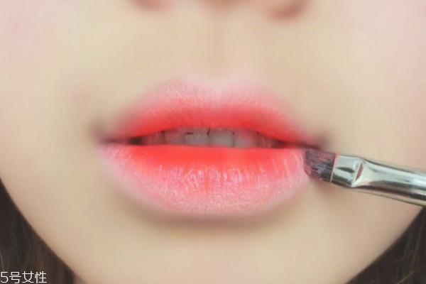 唇膏怎么涂好看圖解 漸變唇妝畫法 唇膏怎么涂好看圖解 漸變唇妝畫法