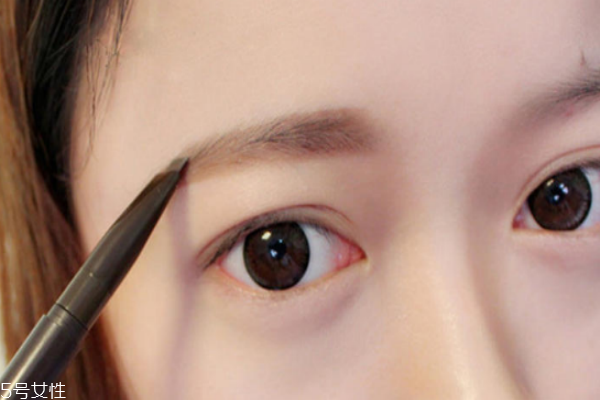 眉筆什么顏色好看自然 這4種讓你的氣質(zhì)up 眉筆什么顏色好看自然 這4種讓你的氣質(zhì)up