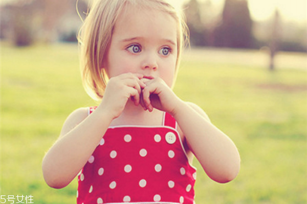 寶寶噎著的表現(xiàn)是什么 寶寶噎著癥狀 寶寶噎著的表現(xiàn)是什么 寶寶噎著癥狀