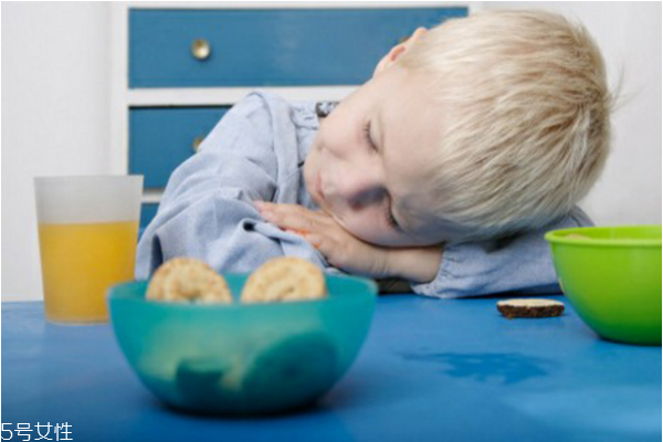 寶寶噎著的表現(xiàn)是什么 寶寶噎著癥狀 寶寶噎著的表現(xiàn)是什么 寶寶噎著癥狀