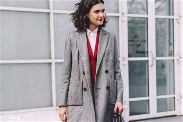 什么顏色大衣顯氣質(zhì) 顯白又時尚