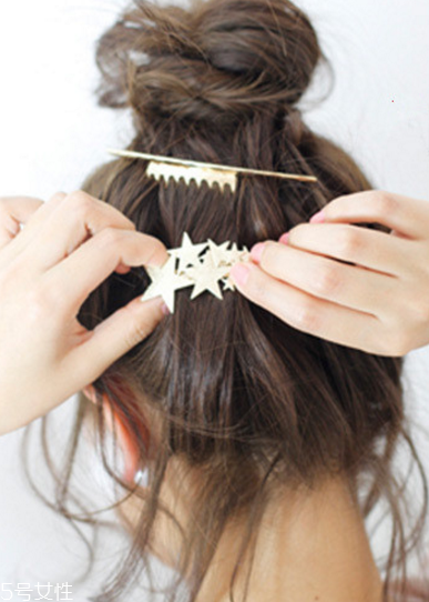 韓國蓬松丸子頭扎法 自己扎丸子頭教程 韓國蓬松丸子頭扎法 自己扎丸子頭教程