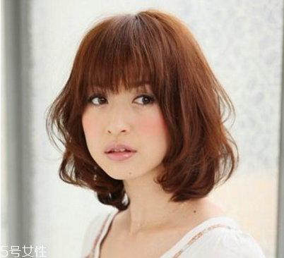 短發(fā)半丸子頭的扎法圖解 短發(fā)半丸子頭扎法教程 短發(fā)半丸子頭的扎法圖解 短發(fā)半丸子頭扎法教程