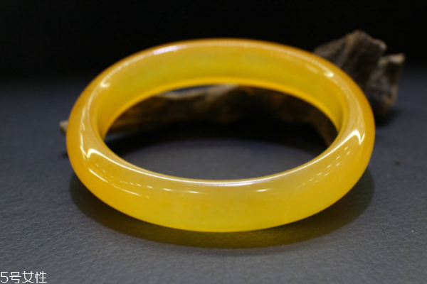 貴妃鐲適合什么人群帶 這些女性別錯(cuò)過