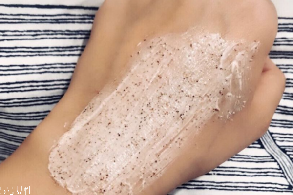 毛孔角化癥怎么治 4款專治身體乳推薦 毛孔角化癥怎么治 4款專治身體乳推薦