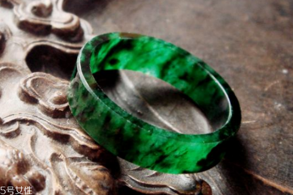 花青翡翠手鐲價(jià)格 市場行情是這樣