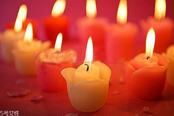 香氛蠟燭第一次燒多久 首燒2小時(shí)能延長(zhǎng)壽命