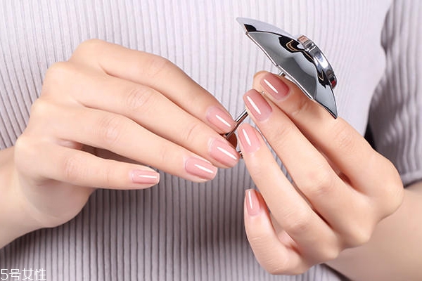 冬天什么美甲顏色最好 3大高級色絕對不爛大街 冬天什么美甲顏色最好 3大高級色絕對不爛大街