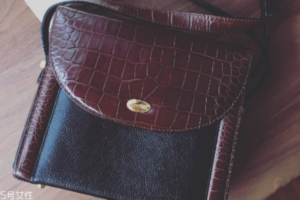 bally包包真假辨別 皮質(zhì)五金都要看 bally包包真假辨別 皮質(zhì)五金都要看