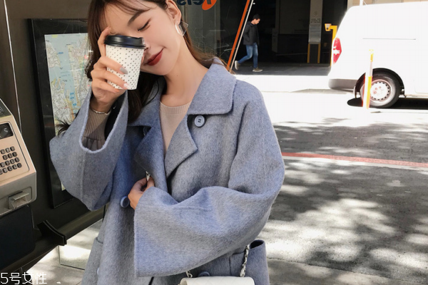 毛呢大衣為什么會(huì)起球 過度摩擦導(dǎo)致