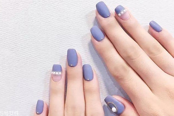 簡(jiǎn)約精致美甲圖片 5款內(nèi)涵美甲送給小仙女