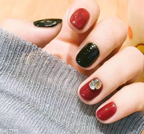 簡(jiǎn)約精致美甲圖片 5款內(nèi)涵美甲送給小仙女