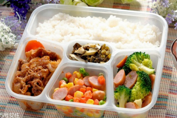 午餐應(yīng)該吃什么最有營(yíng)養(yǎng) 正確飲食要知曉 午餐應(yīng)該吃什么最有營(yíng)養(yǎng) 正確飲食要知曉