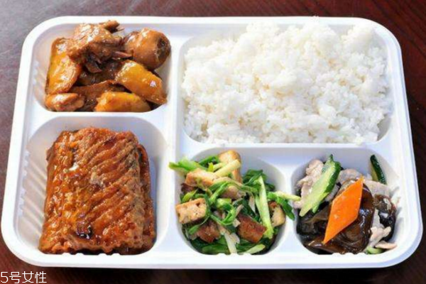 午餐應(yīng)該吃什么最有營(yíng)養(yǎng) 正確飲食要知曉 午餐應(yīng)該吃什么最有營(yíng)養(yǎng) 正確飲食要知曉