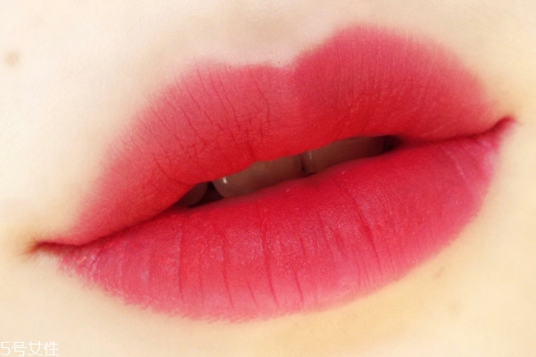 蘭蔻紅管157適合黃皮嗎 蘭蔻紅管口紅157試色 蘭蔻紅管157適合黃皮嗎 蘭蔻紅管口紅157試色