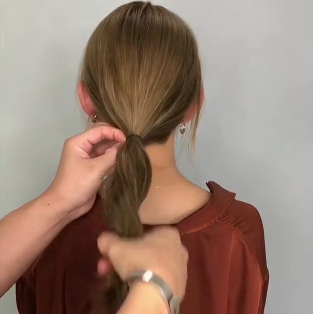 女生長(zhǎng)發(fā)低馬尾發(fā)型怎么扎