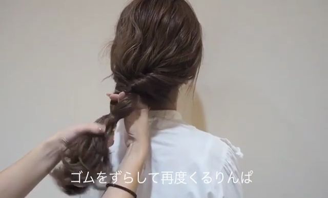 女生長(zhǎng)發(fā)低馬尾發(fā)型怎么扎