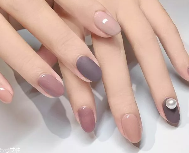 高級莫蘭迪色美甲圖片 這幾款盡顯低調(diào)淡雅氣質