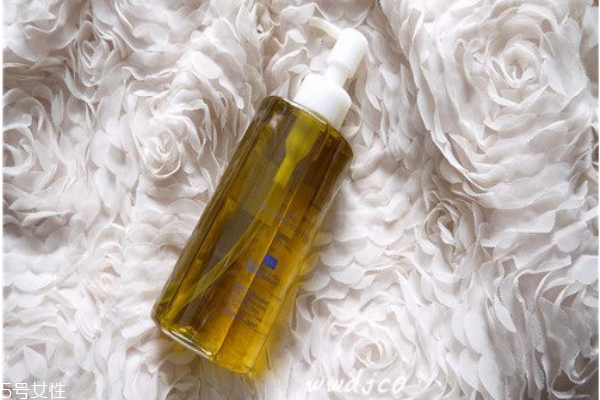 皮膚油用什么卸妝產品 油性皮膚用這些卸妝產品好