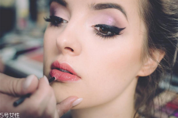 皮膚油用什么卸妝產品 油性皮膚用這些卸妝產品好