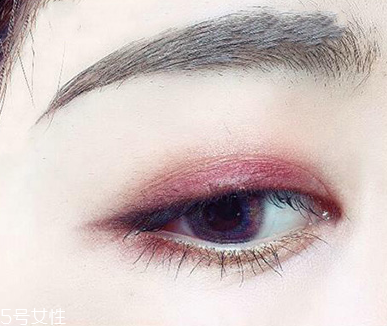 5款日本楓葉紅眼影推薦 秋冬就要畫楓葉紅眼影 5款日本楓葉紅眼影推薦 秋冬就要畫楓葉紅眼影