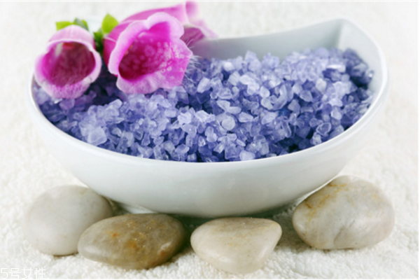 懷孕能用沐浴鹽嗎 懷孕用沐浴鹽要注意 懷孕能用沐浴鹽嗎 懷孕用沐浴鹽要注意