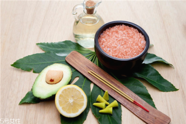 懷孕能用沐浴鹽嗎 懷孕用沐浴鹽要注意 懷孕能用沐浴鹽嗎 懷孕用沐浴鹽要注意