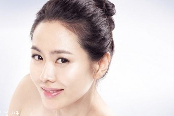 皮膚粗糙是要去角質(zhì)嗎 不過度就好 皮膚粗糙是要去角質(zhì)嗎 不過度就好