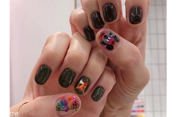 6種惡作劇萬(wàn)圣節(jié)美甲款式 驚悚又不失可愛(ài)