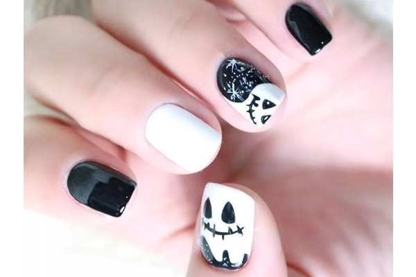 6種惡作劇萬(wàn)圣節(jié)美甲款式 驚悚又不失可愛(ài)