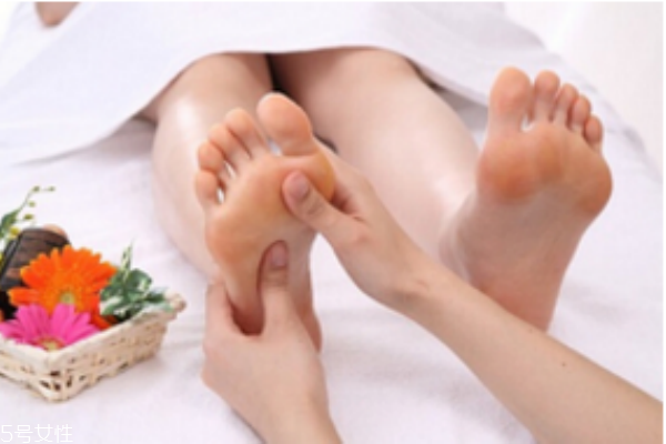 小動(dòng)作教你鍛煉腰腿力 走不動(dòng)加速衰老 小動(dòng)作教你鍛煉腰腿力 走不動(dòng)加速衰老