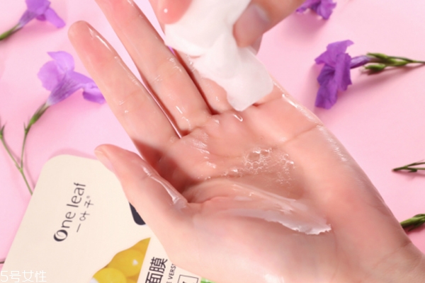 一葉子水漾煥顏面膜怎么樣 對(duì)于油皮無(wú)功無(wú)過 一葉子水漾煥顏面膜怎么樣 對(duì)于油皮無(wú)功無(wú)過