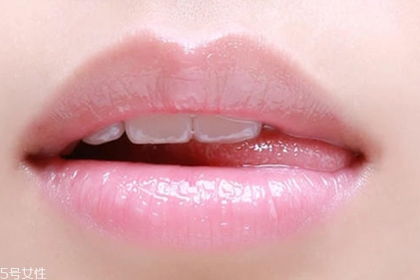 4種日常簡(jiǎn)單唇妝畫(huà)法 快速為日常妝帶來(lái)新鮮感