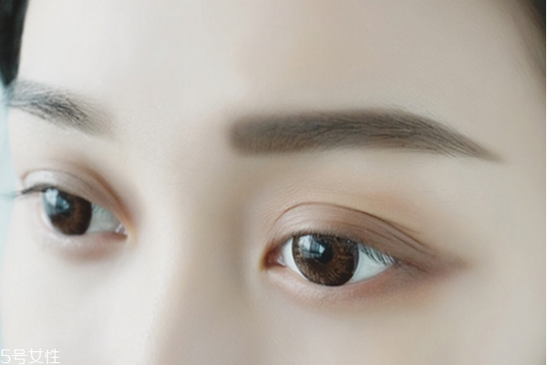 秋冬慵懶妝容教程 溫柔美膩的秋冬妝容 秋冬慵懶妝容教程 溫柔美膩的秋冬妝容