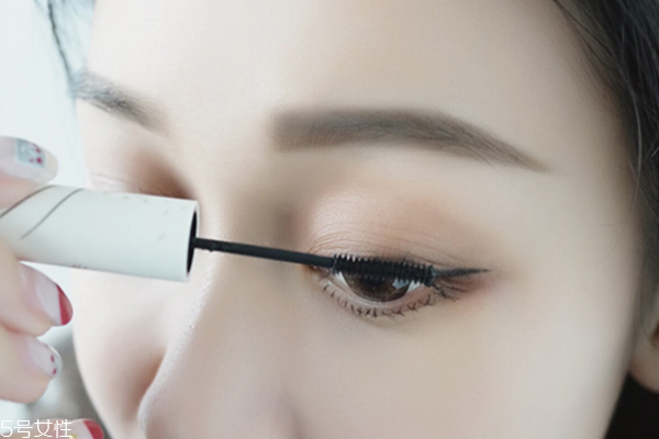 秋冬慵懶妝容教程 溫柔美膩的秋冬妝容 秋冬慵懶妝容教程 溫柔美膩的秋冬妝容