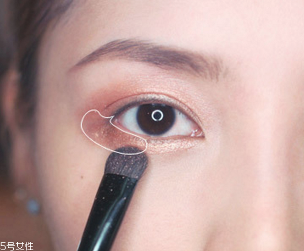 秋冬慵懶妝容教程 溫柔美膩的秋冬妝容 秋冬慵懶妝容教程 溫柔美膩的秋冬妝容