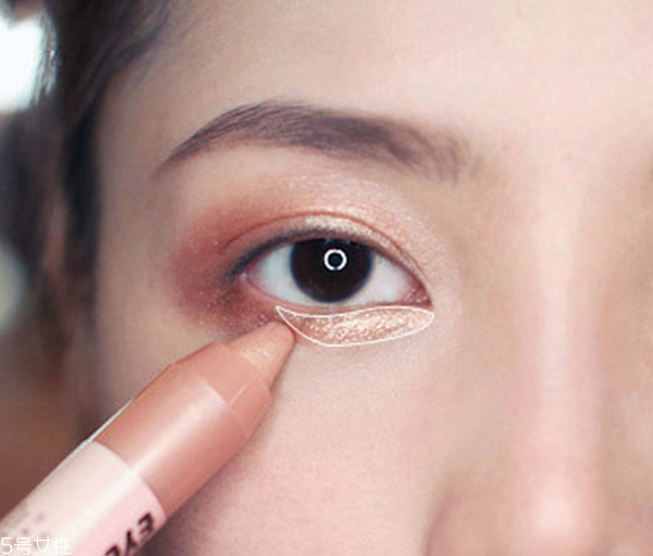 秋冬慵懶妝容教程 溫柔美膩的秋冬妝容 秋冬慵懶妝容教程 溫柔美膩的秋冬妝容