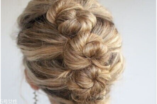 如何自己做簡(jiǎn)單盤(pán)發(fā) 雙丸子頭最好看的扎法