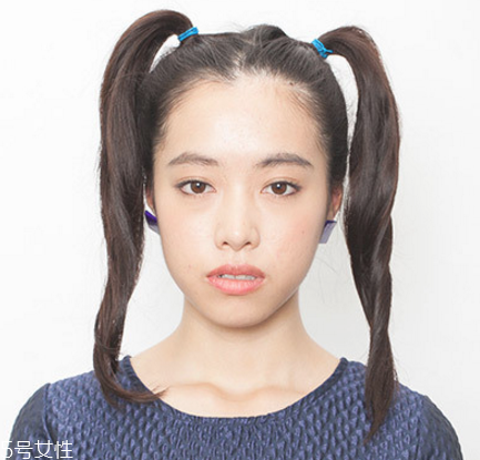 如何自己做簡單盤發(fā) 雙丸子頭最好看的扎法 如何自己做簡單盤發(fā) 雙丸子頭最好看的扎法