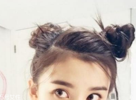 如何自己做簡單盤發(fā) 雙丸子頭最好看的扎法 如何自己做簡單盤發(fā) 雙丸子頭最好看的扎法