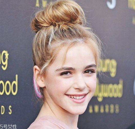 如何自己做簡單盤發(fā) 雙丸子頭最好看的扎法 如何自己做簡單盤發(fā) 雙丸子頭最好看的扎法