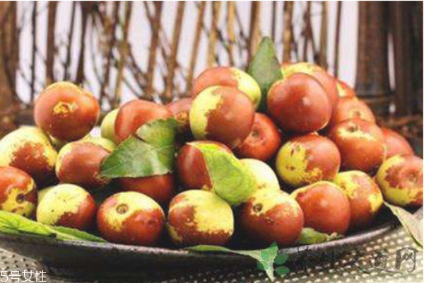 冬棗洗過之后變紅色是為什么 吃冬棗的副作用及壞處 冬棗洗過之后變紅色是為什么 吃冬棗的副作用及壞處