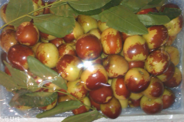 冬棗洗過之后變紅色是為什么 吃冬棗的副作用及壞處 冬棗洗過之后變紅色是為什么 吃冬棗的副作用及壞處