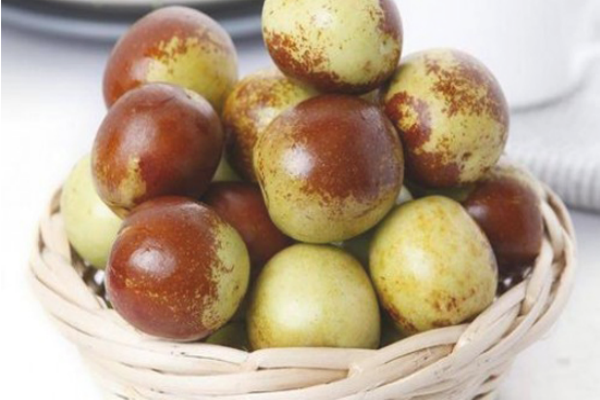 冬棗洗過之后變紅色是為什么 吃冬棗的副作用及壞處 冬棗洗過之后變紅色是為什么 吃冬棗的副作用及壞處