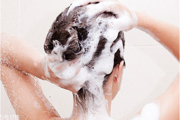 染發(fā)和燙發(fā)一般多少錢(qián) 燙染后日常護(hù)理方法 染發(fā)和燙發(fā)一般多少錢(qián) 燙染后日常護(hù)理方法